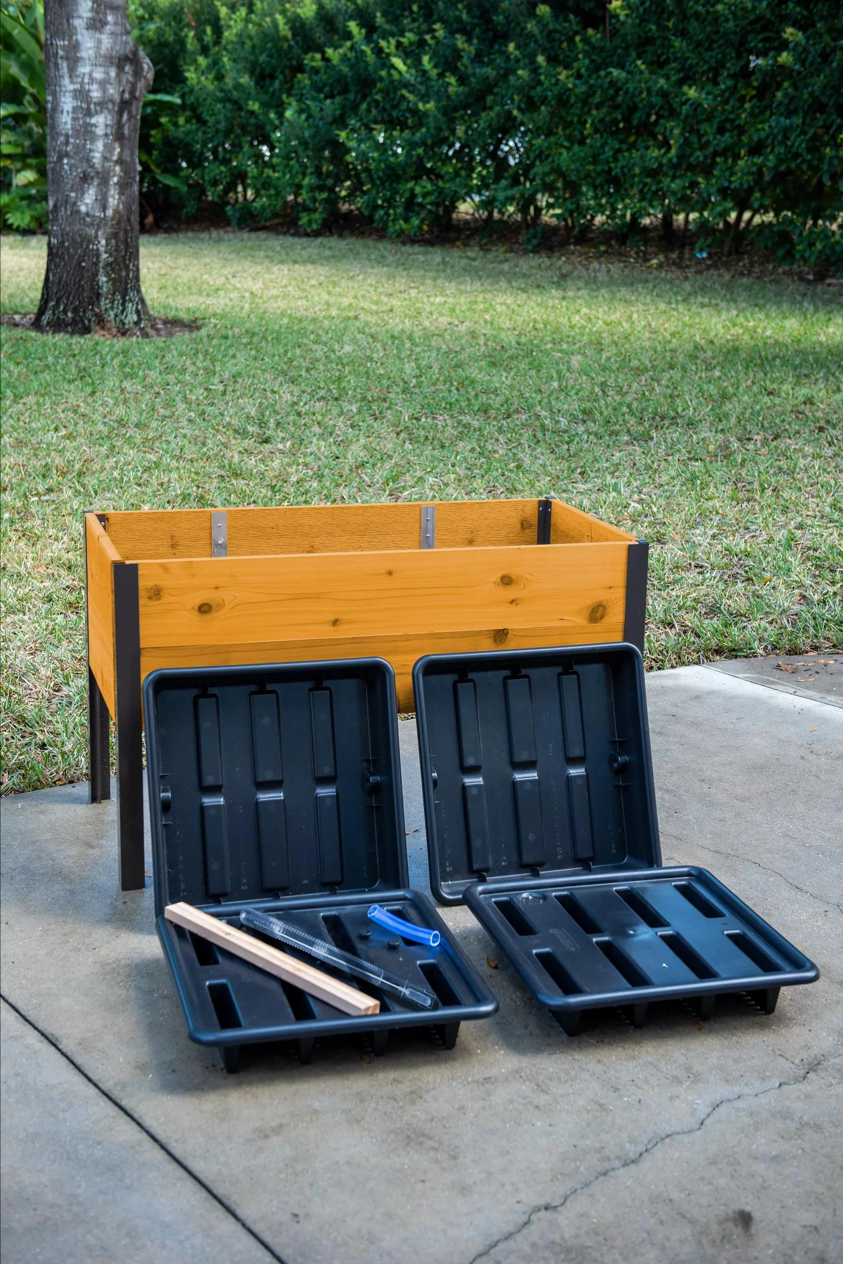 1207-self-watering-insert-for-2-x-4-planter-2.webp Self-Watering Insert for 2' x 4' Planter