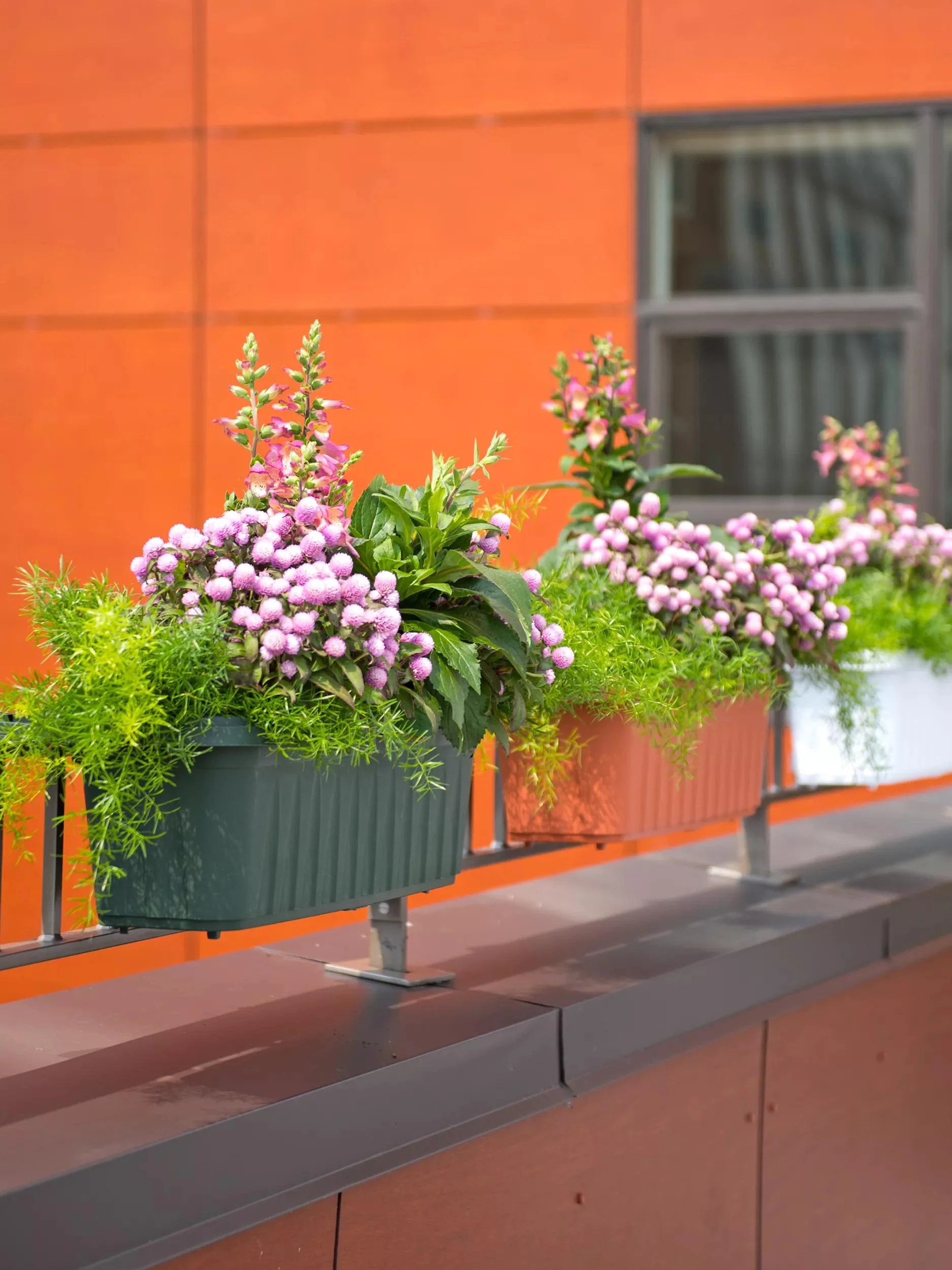347-adjustable-self-watering-railing-planter-24-1.webp Adjustable Self-Watering Railing Planter, 24"
