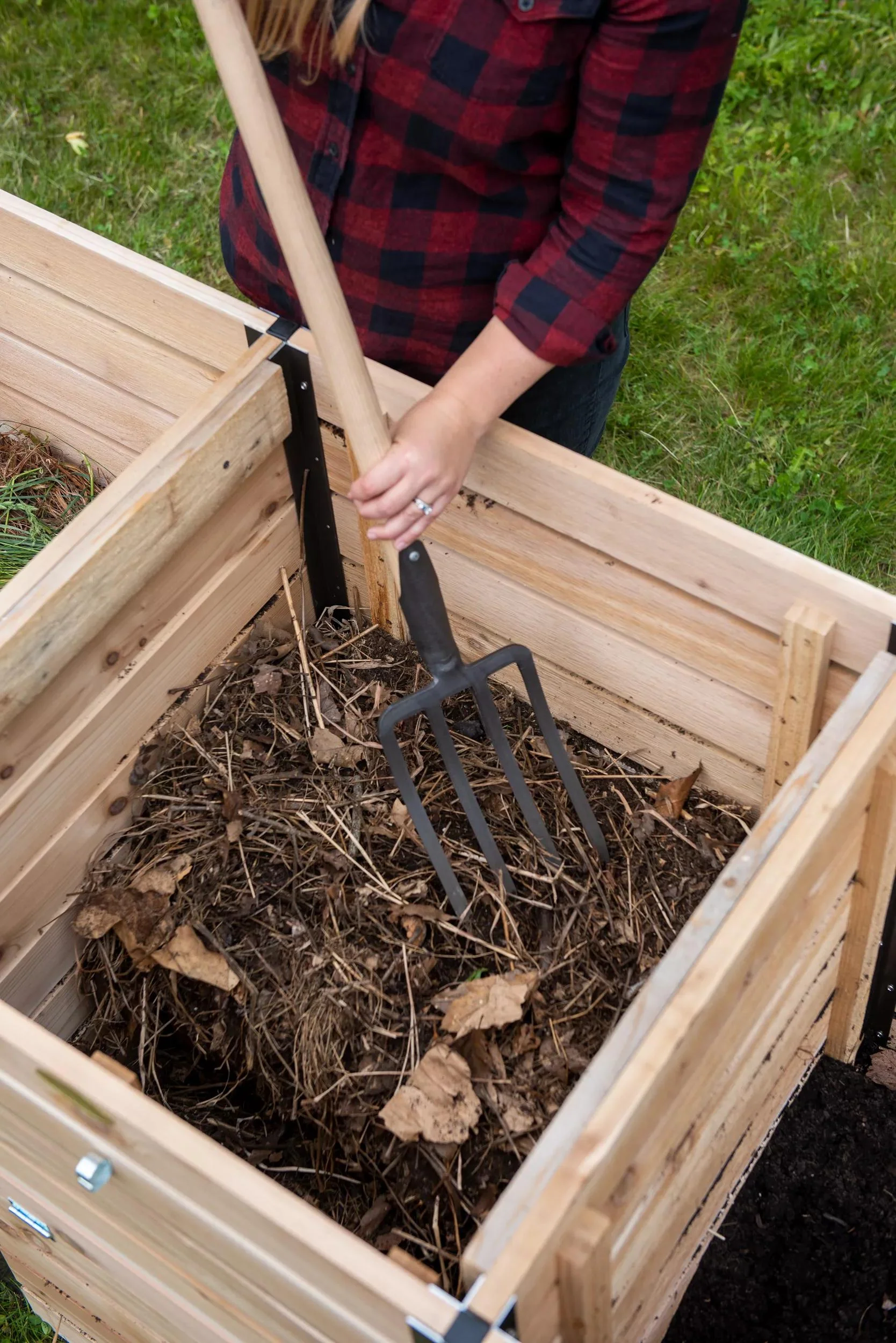 451-cedar-three-bin-composter-6.webp Cedar Three Bin Composter