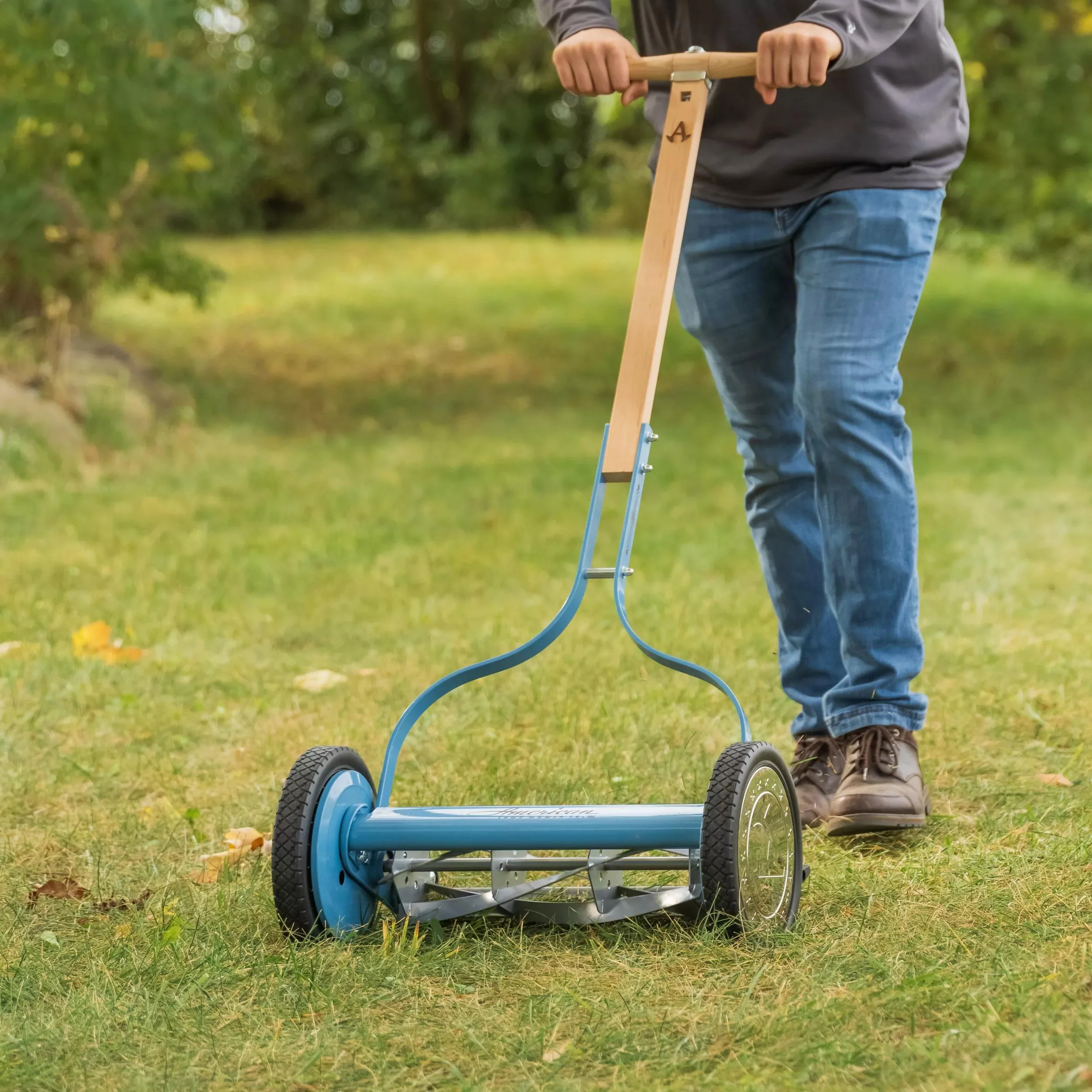 460-classic-american-lawn-mower-16-manual-5-blade-reel-mower-1.webp Classic American Lawn Mower 16" Manual 5 Blade Reel Mower