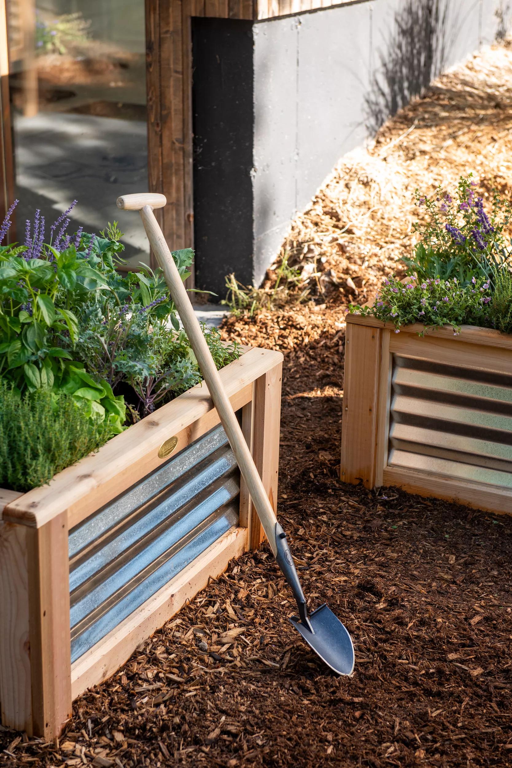 48-gardener-s-lifetime-little-shovel-2.jpg Gardener's Lifetime Little Shovel