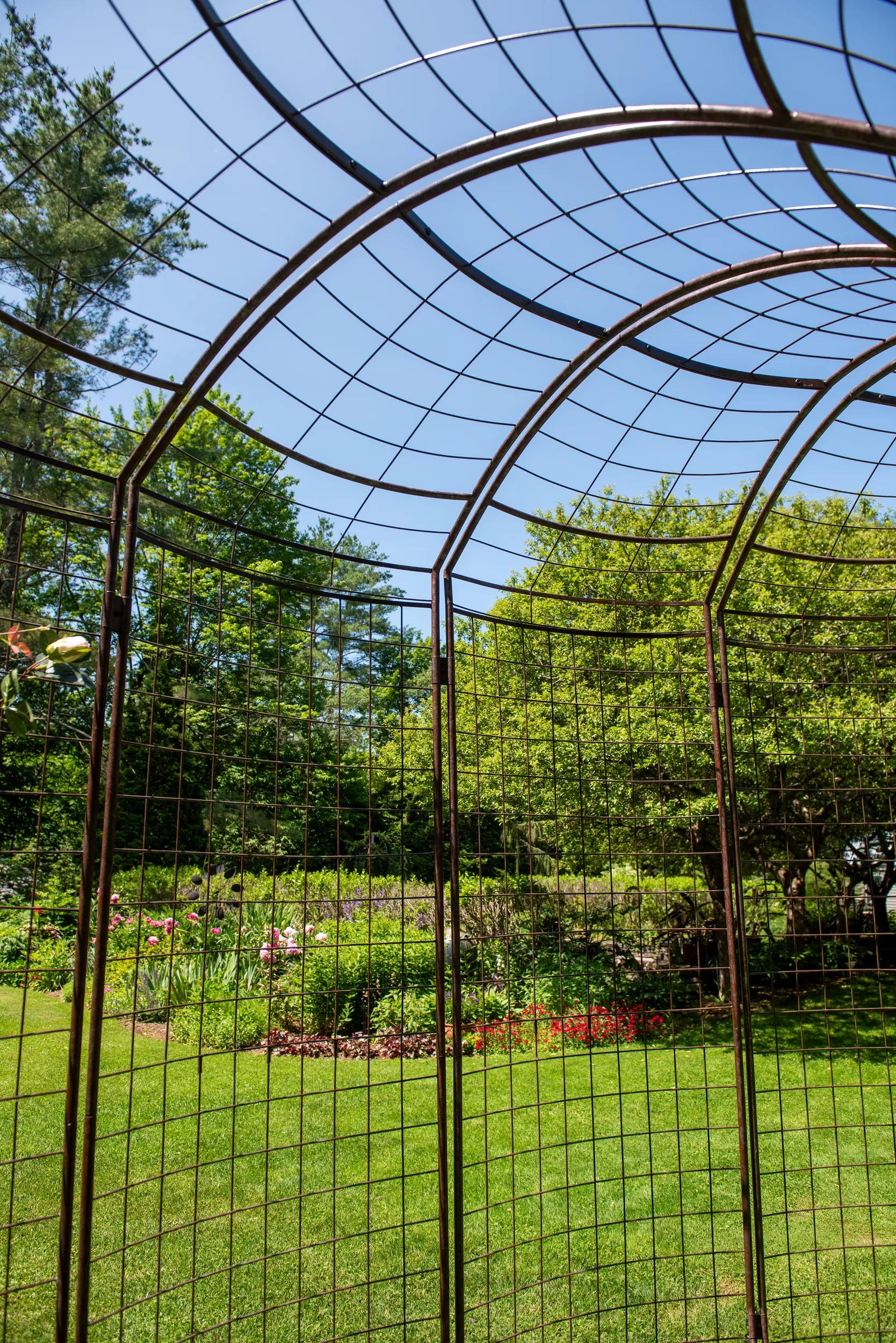 Jardin™ Meandering Arch