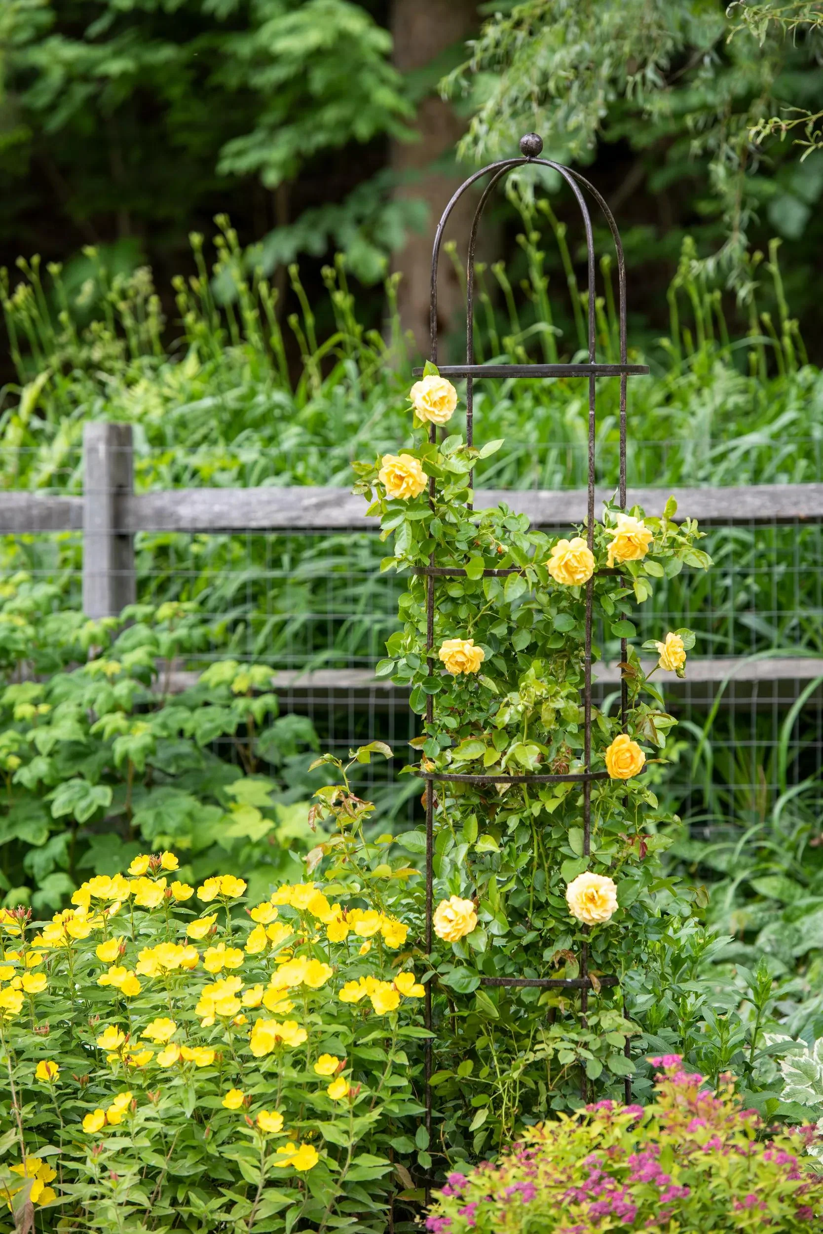Jardin™ Round Obelisk, 7'