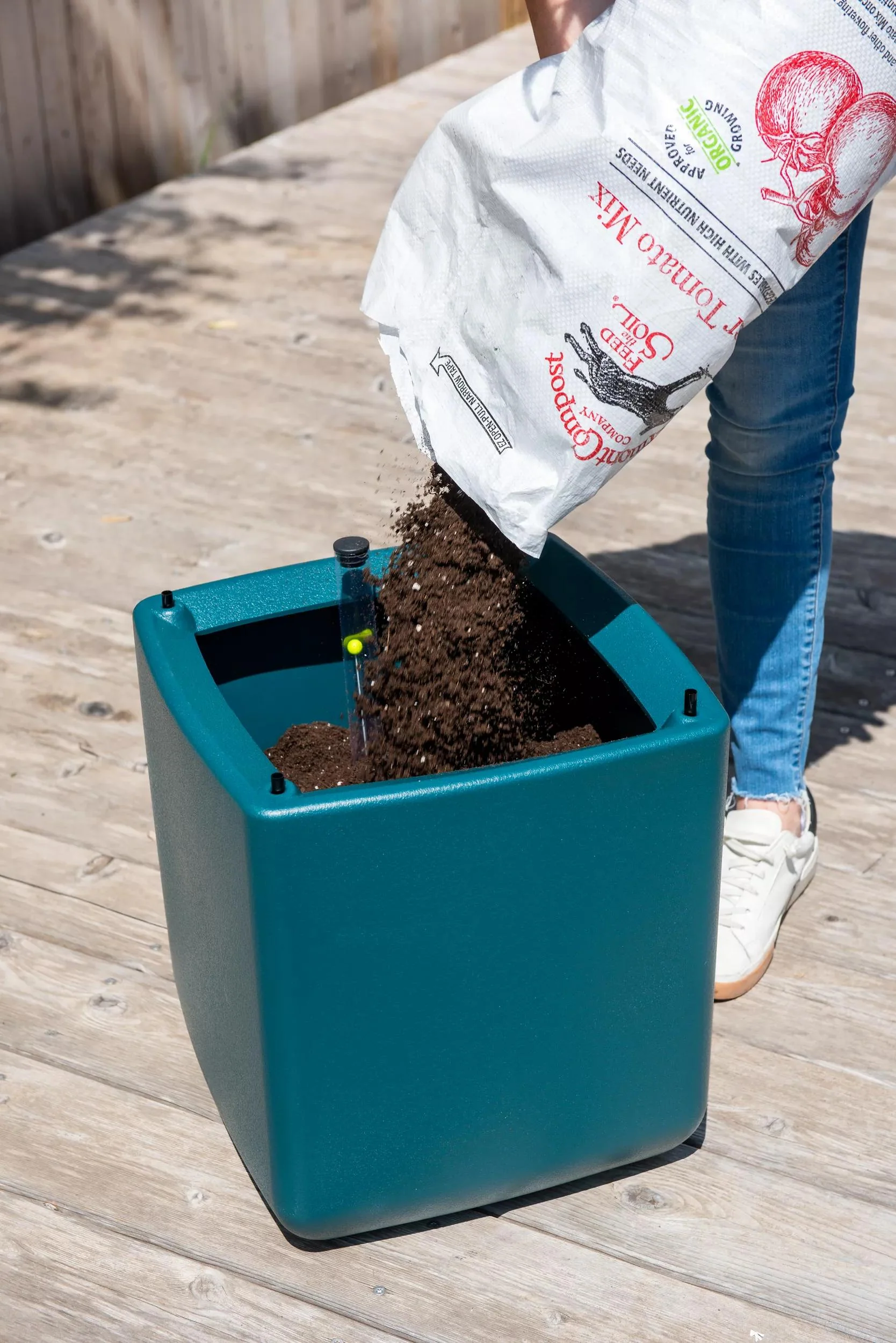 952-oasistm-self-watering-tomato-planter-with-trellis-11.webp Oasis™ Self-Watering Tomato Planter With Trellis